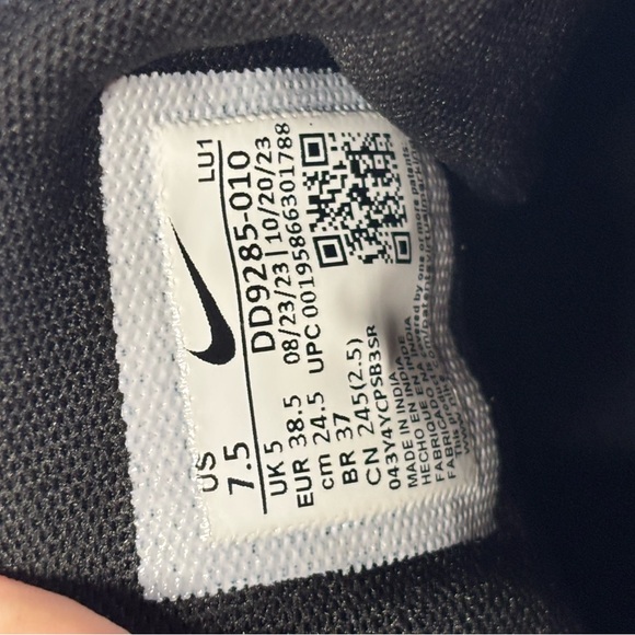 Nike Air Max Bella TR 5 Women’s Size 7.5 Black And White - Picture 7 of 7